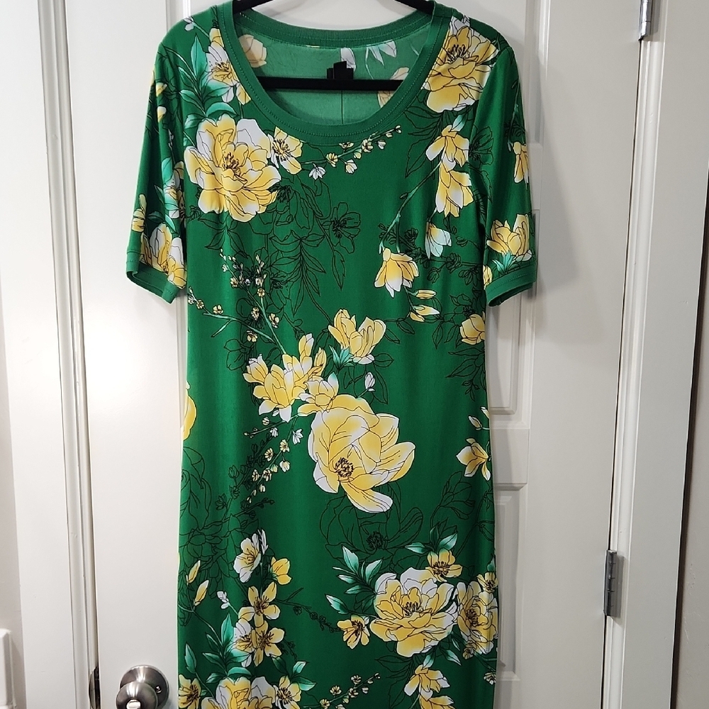 G.I.L.I. Vibrant Green Maxi Dress with Yellow & White Floral Pattern - Small